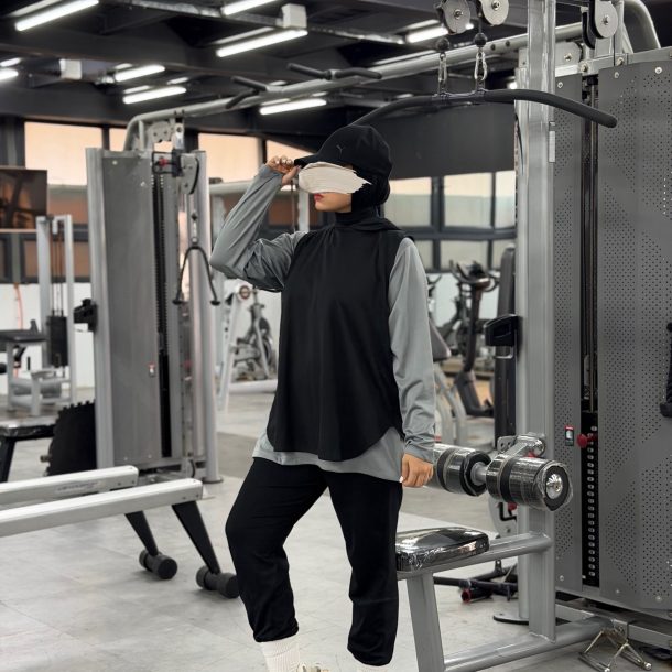 Haut de sport noir
